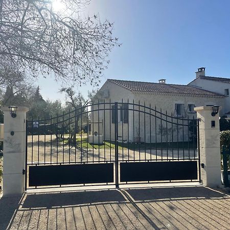 Arles Campagne Location "La Campagn'Arles" Bed & Breakfast ภายนอก รูปภาพ